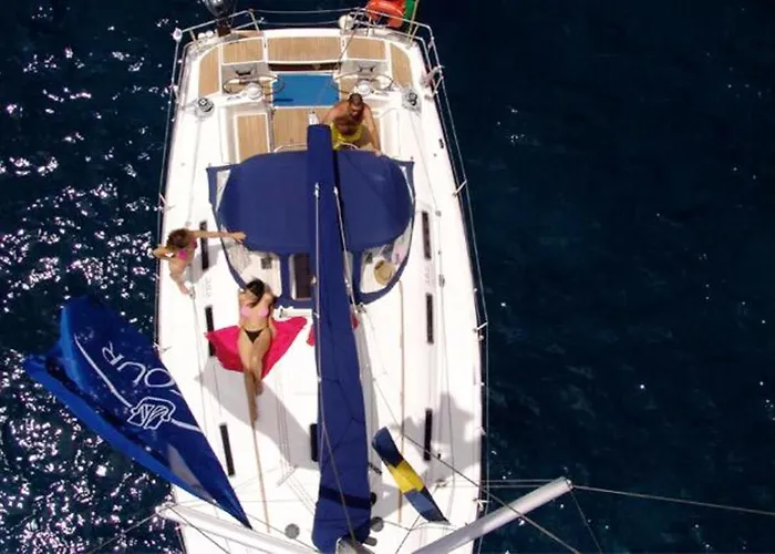 Charming Boat In With Sea View *