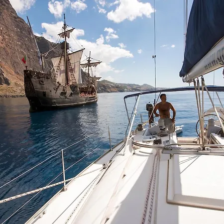 Dom wakacyjny Charming Boat In With Sea View *