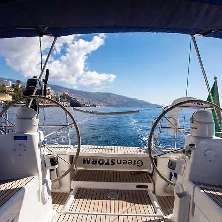 Charming Boat In With Sea View *