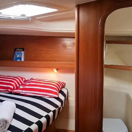 Σπίτι διακοπών Charming Boat In With Sea View