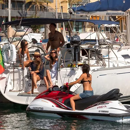 בית נופש Charming Boat In With Sea View *
