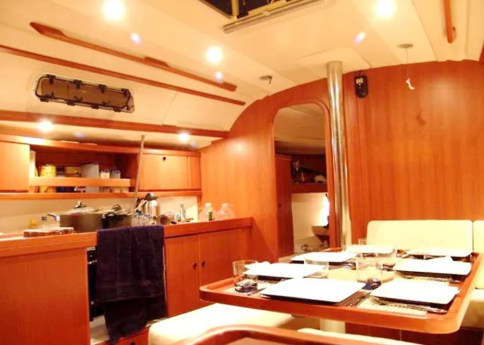 Charming Boat In With Sea View * Funchal (Madeira)