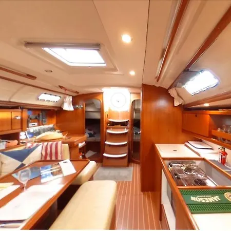 Charming Boat In With Sea View *