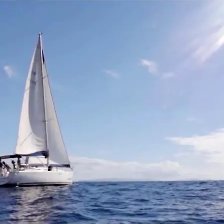 بيت للعطل Charming Boat In With Sea View *